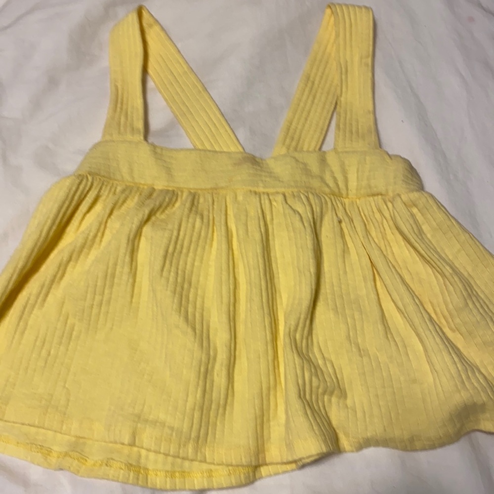 adorable UO flowy top!